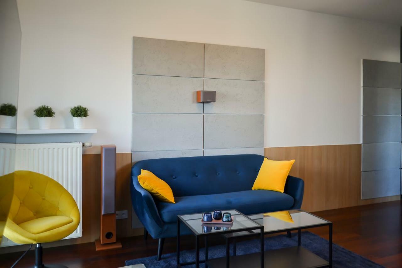 Aleja Wyscigowa 4C By Homeprime Warsaw Exterior photo